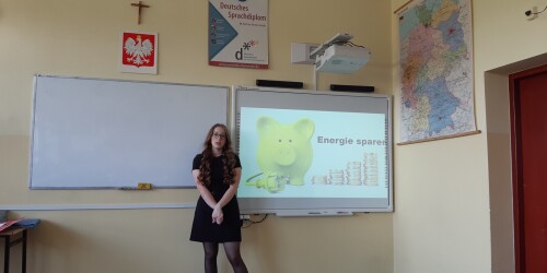 Uczeń przedstawia prezentację na temat: ”Co możemy zrobić dla ochrony środowiska?”.